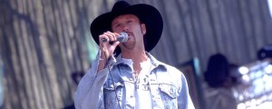 3 Country Songs From the 90s With Lyrics That Will Break Your Heart Into Pieces