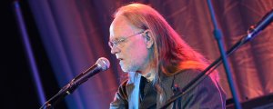 Born on This Day in 1953, the Hall of Fame Songwriter Behind Some of George Strait’s Biggest Hits and Other 90s Country Bangers
