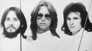 3 Acoustic Classic Rock Songs From the 1970s You’ll Recognize in Two Seconds