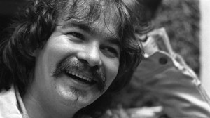 3 Underrated Country Ballads From the 1970s That Still Break Hearts Today
