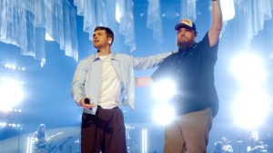 There Was Nothing “Ordinary” About This Surprise Luke Combs-Alex Warren Duet in Nashville