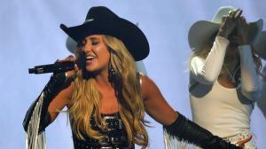 Lainey Wilson’s Countryfied Version of “Sally, When the Wine Runs Out” Is Everything