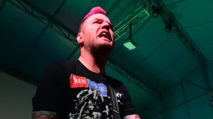 Founding Member of Pioneering 2000s Rock Band Makes Emotional Return to the Stage in a Wheelchair Amid Cancer Battle