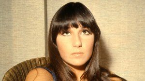 Cher’s First Top 40 Hit Found Her Battling The Byrds in 1965