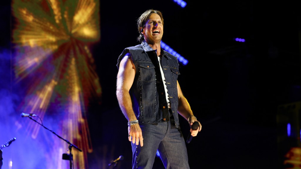 โHe Was Caked Up, Broโ: Russell Dickerson Reveals the Shocking Gift Tim McGraw Once Gave Him