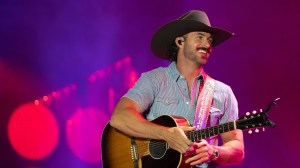 Riley Green, Lainey Wilson, and Miranda Lambert Honor Alan Jackson With One of His Biggest Hits at Final Show
