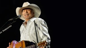 Alan Jackson Plays Triumphant Nissan Stadium Set After Weather Delay at His Final Concert