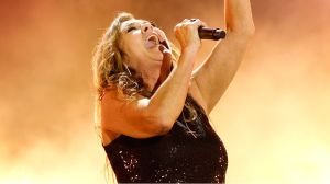 Born 53 Years Ago Today in Illinois, the ”Redneck Woman” Who Went From High School Dropout To Chart-Topping Hitmaker