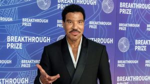 “Heartbroken” Lionel Richie Cancels More Shows in Wake of Hospitalization