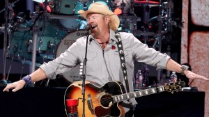 Oklahoma Sooners Bring Home Big Win for Toby Keith: “This Is What He Dreamed Of”
