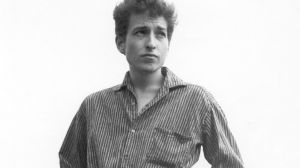 The World’s First Folk-Rock Hit That Inspired Bob Dylan To Go Electric (After He Already Stole an Acoustic Version From Someone Else)