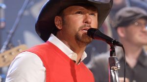 Remember When Tim McGraw Got a Top 10 Hit for a Song He Didnโt Even Record in 2007?