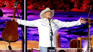 The Most Incredible Moment From Alan Jackson’s Final Concert Happened Off the Stage