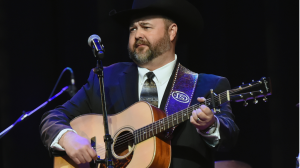 3 Country Songs From the 1990s That Hardcore Fans Love More Than Casual Listeners