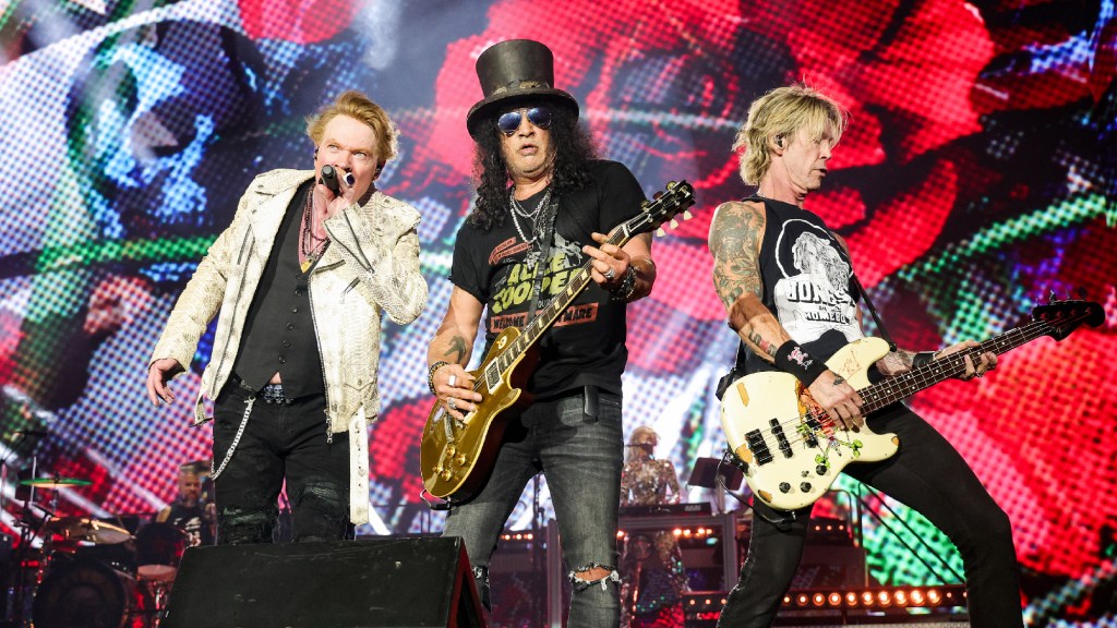 Watch Guns N’ Roses Unleash “Welcome to the Jungle” at Illinois Tour Stop