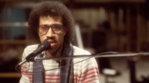 4 Heartfelt Ballads That Dominated the Charts in 1982
