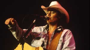 4 Country Songs From 1995 That Every Elder Millennial Can Still Sing Word for Word