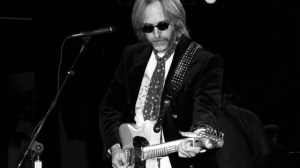 Remembering When a Fleetwood Mac Star (And It’s Not the One You Think) Made a Guest Appearance on a Tom Petty Classic in 1996
