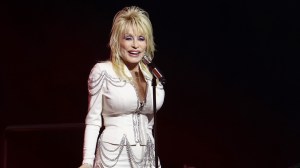 Dolly Parton to Receive the Poet’s Award at 19th Annual ACM Honors