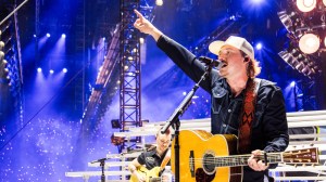 Another Concert, Another Flying Phone: Morgan Wallen’s Reaction Says It All