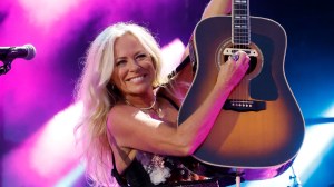 3 Country Songs From the 1990s That Will Actually Make You Smarter