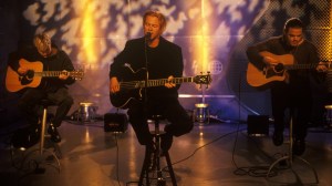 3 One-Hit Wonders From the 1990s With Melodies That Still Echo Decades Later