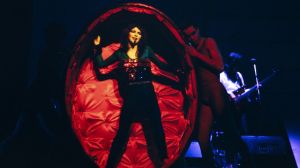 Born 68 Years Ago Today in England, the “Grand Dame of British Pop” Whose Career Gained New Life Thanks to a Hit Netflix Show