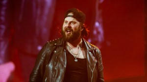 “How in the Hell Am I Supposed To Walk Away From 10,000 Screaming Fans?”: Country Star Rejects Calls To End Show, Delivers a Career-Defining Performance