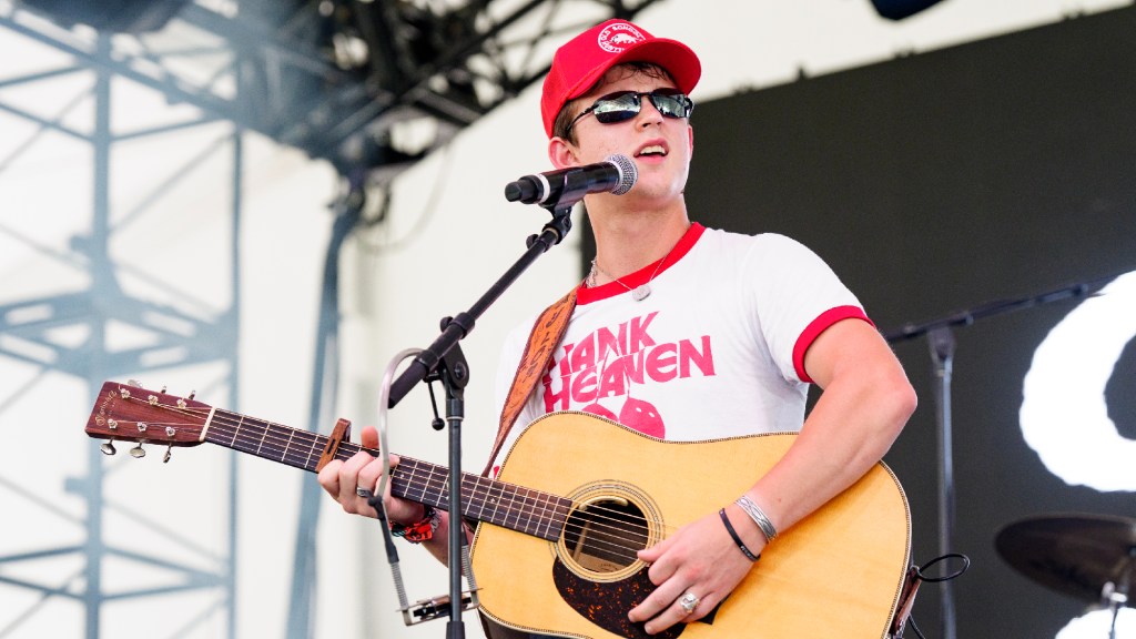 19-Year-Old Rising Country Singer Shares Health Update After Life-Threatening Medical Emergency