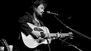 4 Country and Folk Songs That Are So Bittersweet, Listening to Them Hurts and Feels Good All at Once