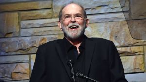 Born 88 Years Ago Today in Arkansas, the Hall of Fame Hitmaker Behind Garth Brooks’ Best Work and This Crystal Gayle Classic