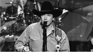 On the Charts 35 Years Ago Today, George Strait Reigned With a Song That Proved No One Is Safe From Imposter Syndrome