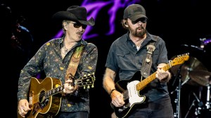 Ronnie Dunn Gifts His Guitar to Fan Who’s Seen Brooks & Dunn 92 Times During Opry Show