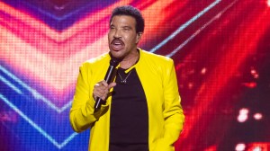 Lionel Richie Hospitalized in ICU After Struggling Through Final Song at Concert