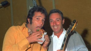 4 Years Ago Today, We Said Goodbye to the Wrecking Crew Guitarist Who Played With the Beach Boys, Elvis Presley, Frank Sinatra, and Countless Phil Spector Hits