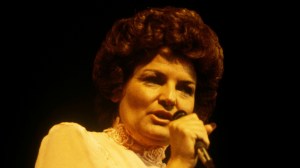 On This Day in 1973, the “Miss Satin Sheets” of Country Music Was Riding a Historic Eight-Week No. 1 Streak That Took Her From Writing for Marty Robbins to Bona Fide Star