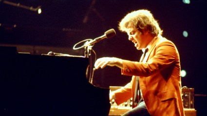 4 Pop Lyrics From the 70s That Sound Like Brutally Honest Confessions