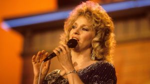Born 85 Years Ago Today in Indiana, the “Rolls-Royce of Country Singers” Who Made History With Her Very First Single