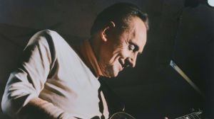 17 Years Ago Today, We Said Goodbye to the “Wizard of Waukesha” Whose Guitar Innovations Paved the Way for Rock and Roll