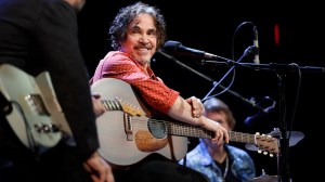 Stunning A Cappella “I Will Always Love You” Silences the Ryman Before John Oates Joins In for a Standing-Ovation Finish