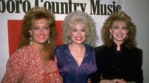 Wynonna Judd Reveals the Private Moment She Shared With Dolly Parton After Her Mother’s Death