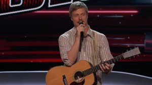 “Finance Bro” Earns Lightning-Fast 4-Chair Turn on ‘The Voice’ With Stunning Zach Bryan Cover
