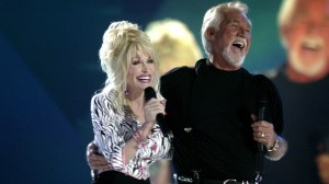 Dolly Parton and Kenny Rogers Had the Whole Audience Singing Along During This Heartwarming 1976 Performance
