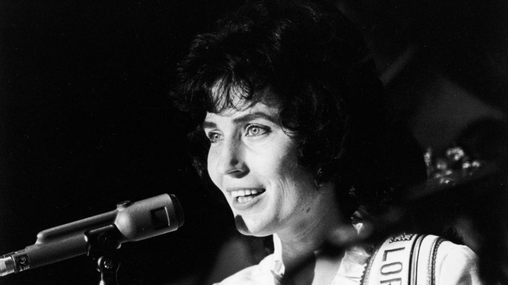 3 Country Songs From the 1960s We Hear All the Time in Thrift Shops and Vintage Stores